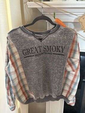 Great Smoky Mountains Gray Pullover Sweatshirt with flannel Sleeves